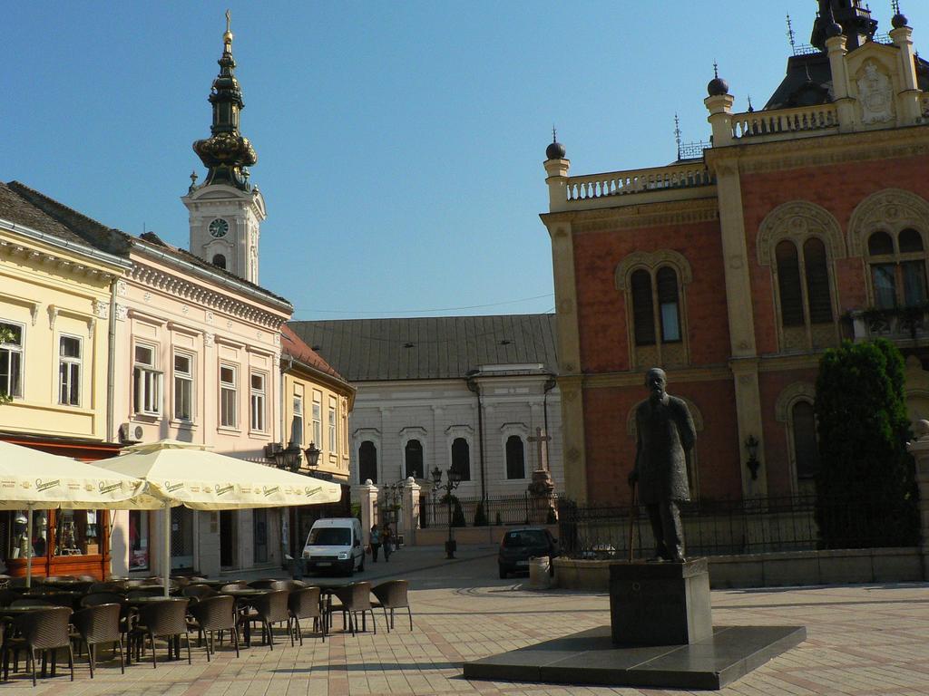 Family Top Rooms Bela Lada Sobe Novi Sad Exterior foto